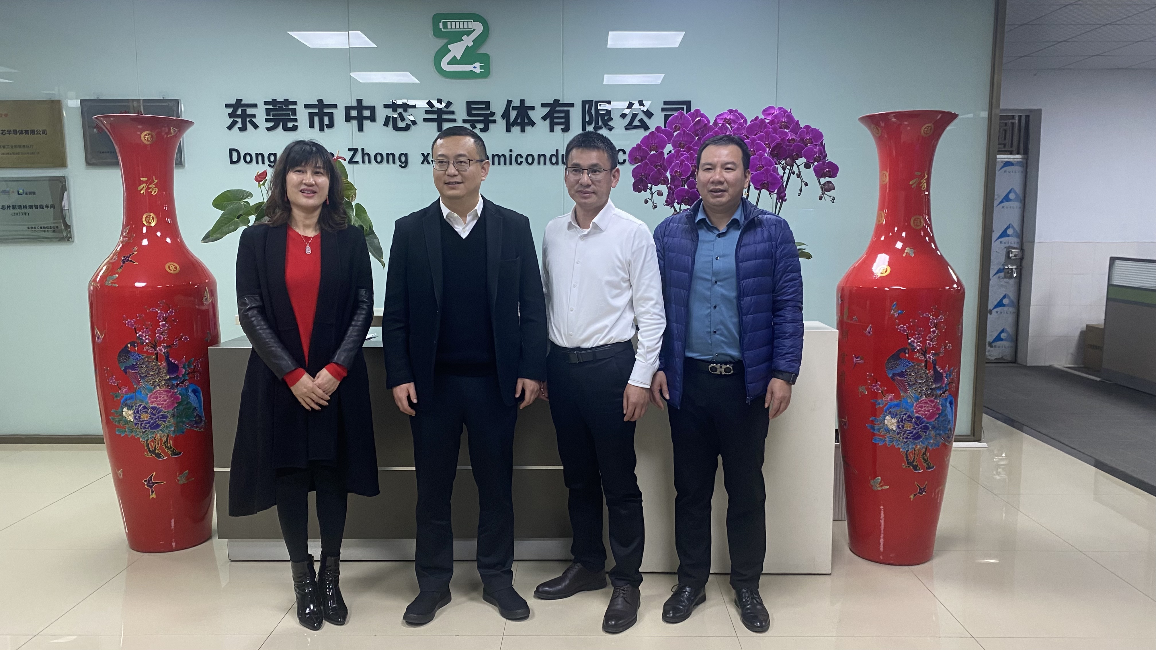 凌訊微電子有限公司迎來石碣鎮(zhèn)嚴鎮(zhèn)長及各領(lǐng)導蒞臨指導，開啟發(fā)展新征程